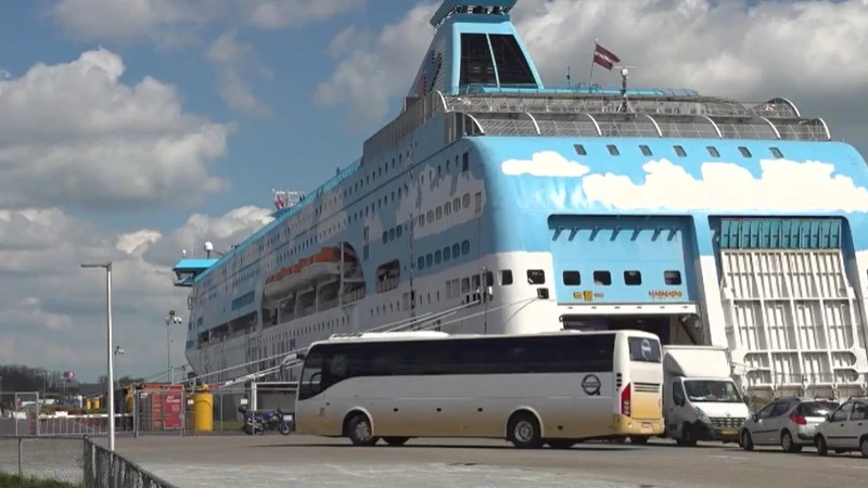 COA stopt met pendelbus naar azc-boot in Amsterdamse haven